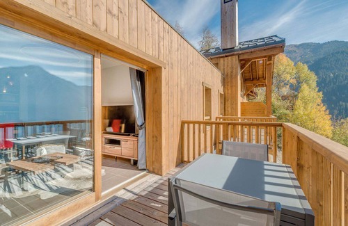 Champagny-en-Vanoise Apartment | Elegant 6-person apt with WIFI at the foot of the slopes