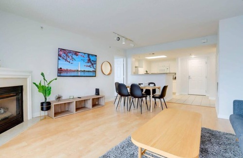 Ballston Apartment | Elegant and Charming Apt in Ballston with Pool