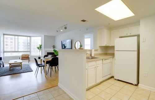 Ballston Apartment | Elegant and Charming Apt in Ballston with Pool