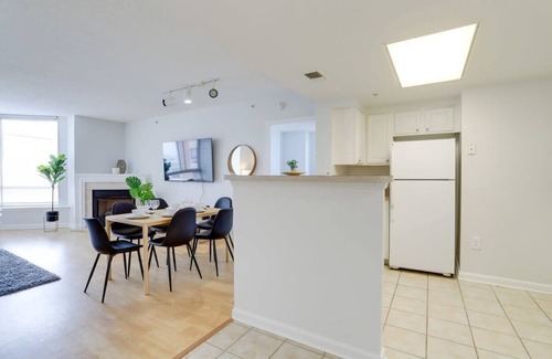 Ballston Apartment | Elegant and Charming Apt in Ballston with Pool