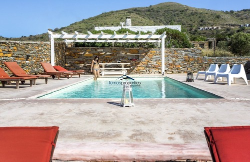 Kea Villa | Elegant and charming Villa Petra & Thea with a swimming pool and great sea view.