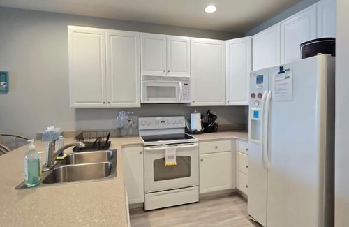 Lewes Condo | Elegant and cozy beach condo for your family vacation with pool and pond