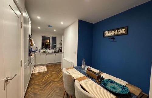 Ongar House | Elegant and Cozy room in quiet estate