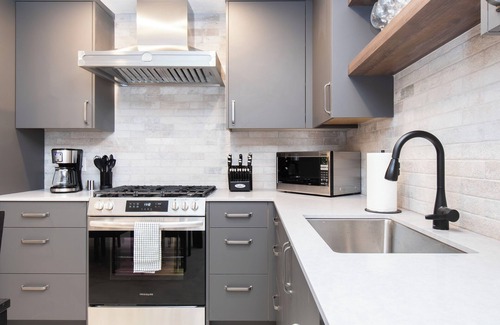 District of North Vancouver House | Elegant and Roomy Forest Getaway