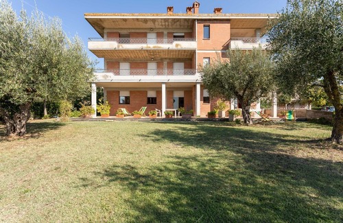 Tuoro sul Trasimeno Apartment | Elegant apartment with swimming pool and gym on Lake Trasimeno