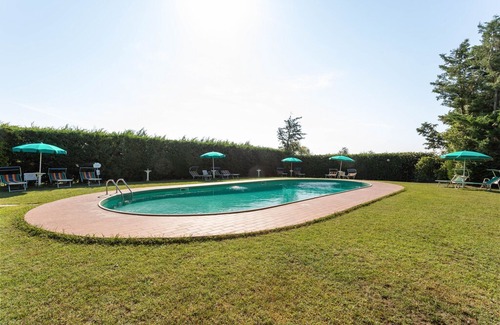 Tuoro sul Trasimeno Apartment | Elegant apartment with swimming pool and gym on Lake Trasimeno