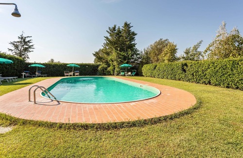 Tuoro sul Trasimeno Apartment | Elegant apartment with swimming pool and gym on Lake Trasimeno