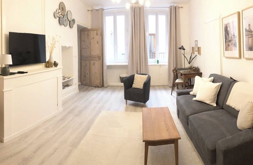 Tournon-sur-Rhone Apartment | Elegant apartment in the center of Tournon sur Rhône