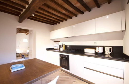 Monticchiello Apartment | Elegant apartment with garden view and rooftop terrace