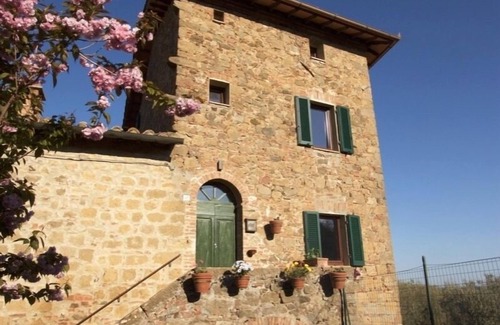 Monticchiello Apartment | Elegant apartment with garden view and rooftop terrace