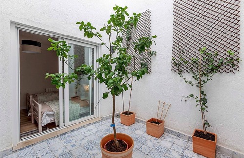 Central District Condo | Elegant apartment ideal for families at 15min from Alhambra. 3 bathrooms, optional parking.