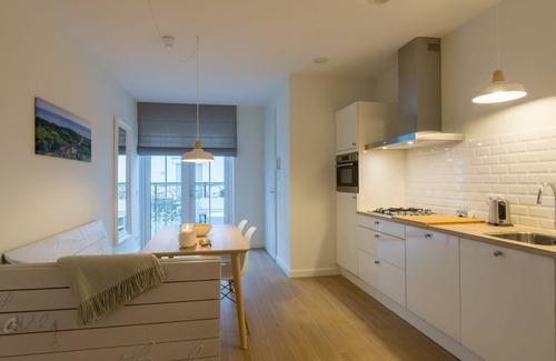 Dishoek Apartment | Elegant Apartment in Koudekerke with Gas Fireplace