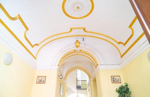 Taranto Apartment | Elegant Apartment in the Heart of Taranto w WiFi