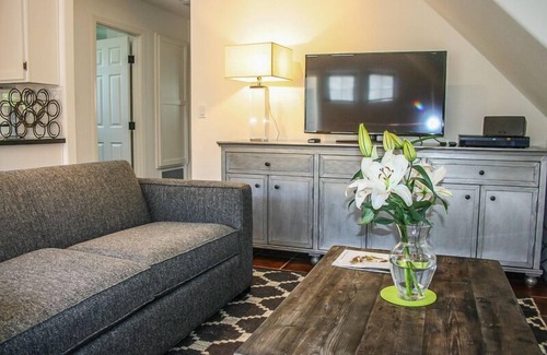 St. Helena Apartment | Elegant Apartment Near Downtown St. Helena