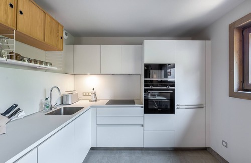 Megeve Apartment | Elegant Apartment with Pool, Sauna & Gym in Megève