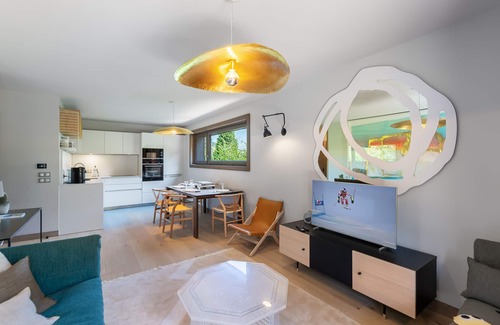 Megeve Apartment | Elegant Apartment with Pool, Sauna & Gym in Megève