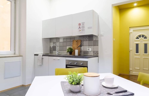 Trieste City Centre Apartment | Elegant apartment★near the station★Gold★Free Wifi