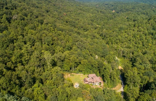 Almond House | Elegant Appalachian Retreat
