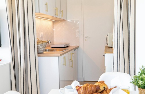 Perols Apartment | Elegant Apt between sea, ponds and nature, 5 minutes from beaches, direct access to streetcar.