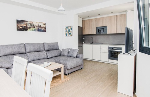 Rota Apartment | Elegant Apt. for 6 with Pool, Wifi and AC in Rota