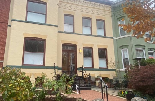 Capitol Hill Apartment | Elegant apt on Capitol Hill with high-end finishes and furnishings