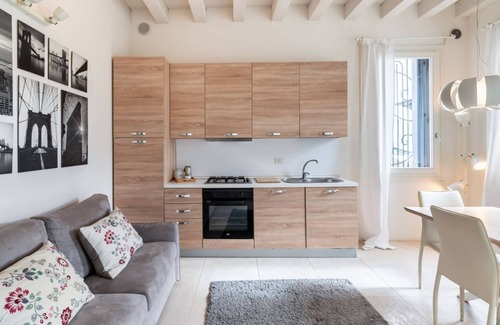 Padova Apartment | Elegant Apt W/Parking &1 min walk from Tram stop!