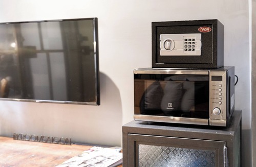 District 1 Apartment | Elegant Art Decór Studio Hidden in Downtown Alley