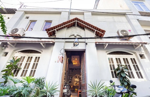 District 1 Apartment | Elegant Art Decór Studio Hidden in Downtown Alley