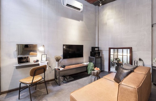 District 1 Apartment | Elegant Art Decór Studio Hidden in Downtown Alley