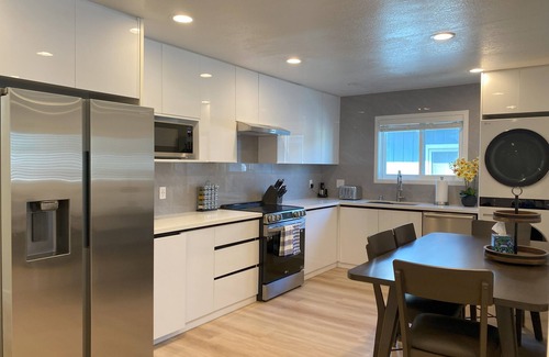 Sharp Park Condo | Elegant Beachside 2B1B Retreat Newly Renovated Free Parking 15min SF/SFO