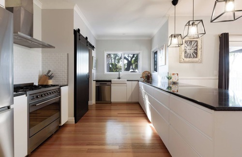 Beauty Point House | Elegant Beauty Point Home with WiFi & Fireplace