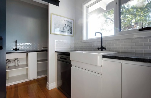 Beauty Point House | Elegant Beauty Point Home with WiFi & Fireplace