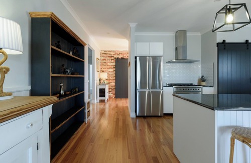 Beauty Point House | Elegant Beauty Point Home with WiFi & Fireplace