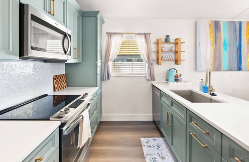 Newtown House | Elegant Boho Beach House, 3 min to Main St. Sarasota, 10 min to Lido Beach