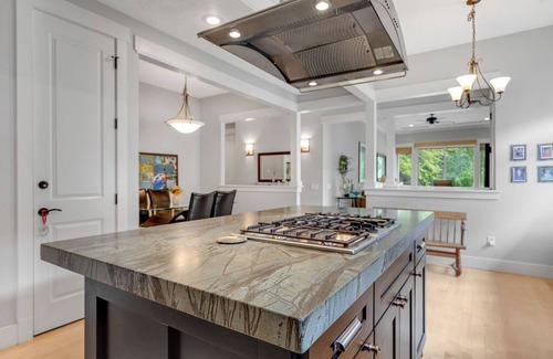 Southeast Boise House | Elegant Boise River Home at Bown Crossing with Hot Tub