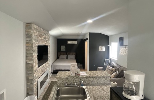 Brazoria Cabin | Elegant Cabin w/stone fireplace & custom walk-in shower