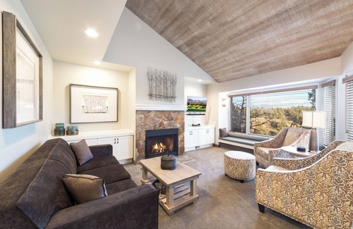 Redmond Cabin | Elegant Canyon Rim Retreat & Spa | 2 Units | Near Eagle Crest Golf Course
