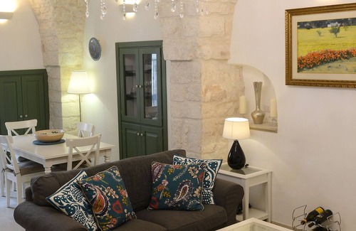 Old Town Cisternino Apartment | Elegant Casa Maria in Cisternino