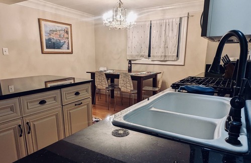 Fairfax House | Elegant Central Location Fairfax Circle; near DC
