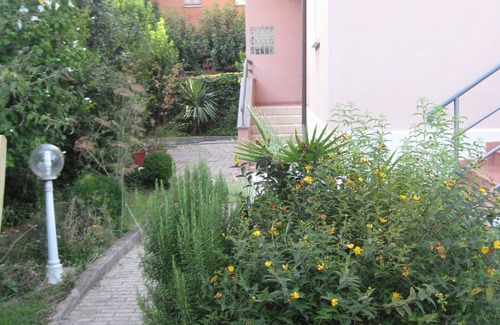 Bolognina Apartment | Elegant city apt., private swimming pool, parking,bikes, wifi, terrace