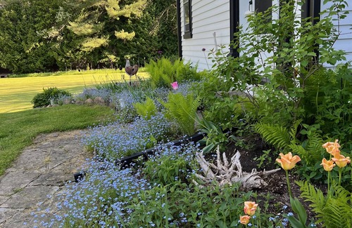 King House | Elegant Country Home, 1hr from Toronto with access to Private Lake