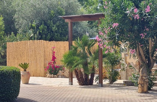 Santa Maria La Palma House | Elegant deluxe cottage close to beaches