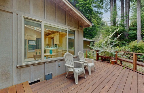Mendocino House | Elegant, dog-friendly home among redwoods w/large deck & incredible forest view