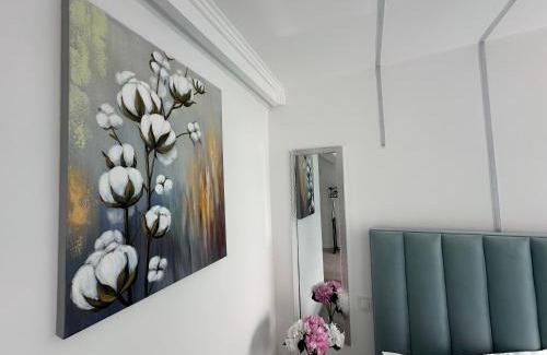 Craiova Apartment | Elegant Escape Central Studio