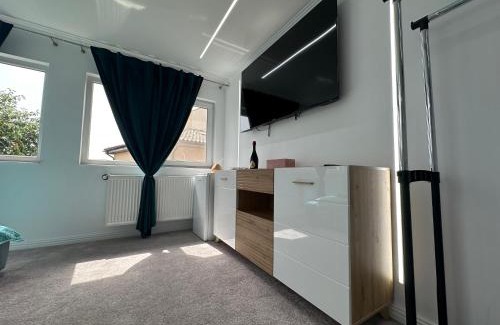 Craiova Apartment | Elegant Escape Central Studio