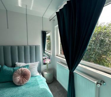 Craiova Apartment | Elegant Escape Central Studio