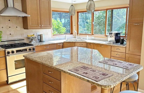 Inglewood-Finn Hill House | Elegant Escape in Tranquil Setting