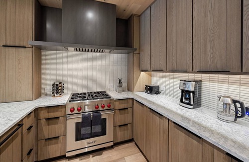 Jackson Condo | Elegant Fall Escape | Views, Hot Tub & Dining