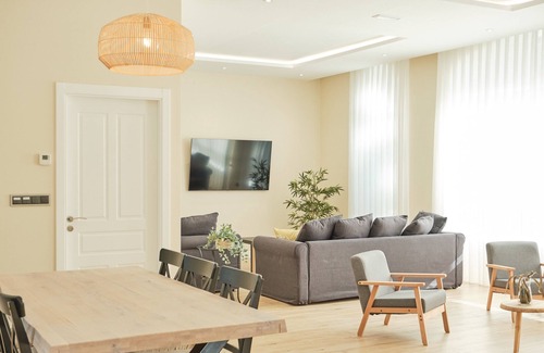 O Gallardo House | Elegant Family House p/10 (Garden/Parking/Wifi)