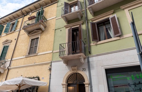 Cittadella Apartment | Elegant frescoed residence 200 meters from the Arena